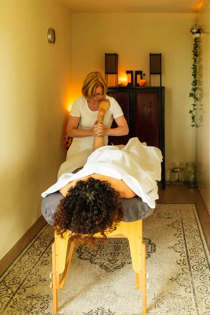 Holistische massagetherapie en ontspanningsmassage voor balans en ontspanning